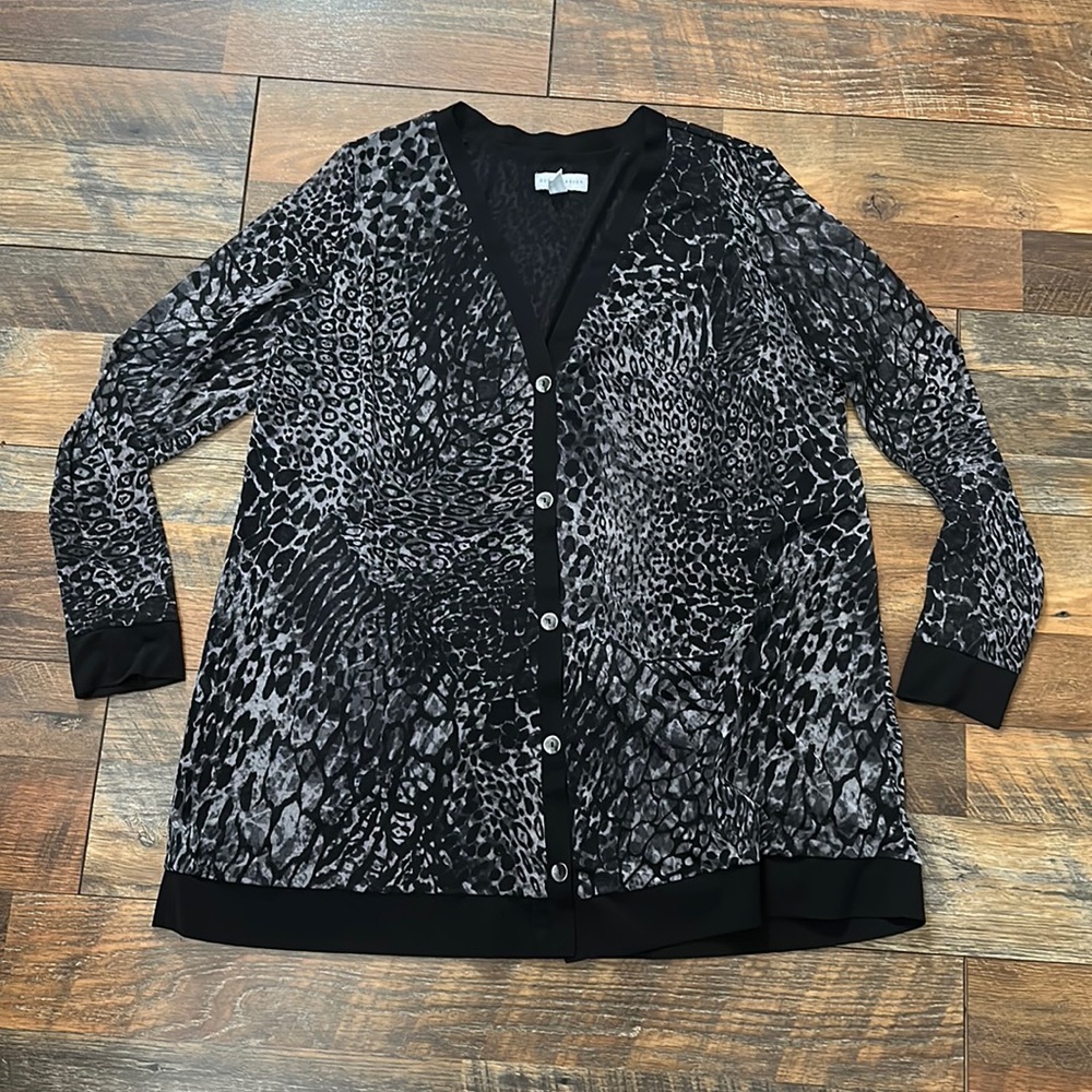 Susan Graver animal print button down top black and gray Sz 1X